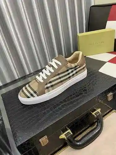 Zapato Burberry Hombre Código: 0608B20 Talla: 38-44