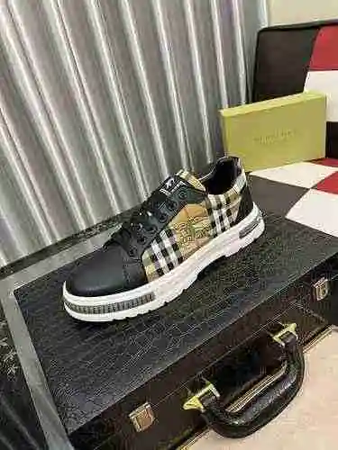 Zapato Burberry Hombre Código: 0528B30 Talla: 38-44