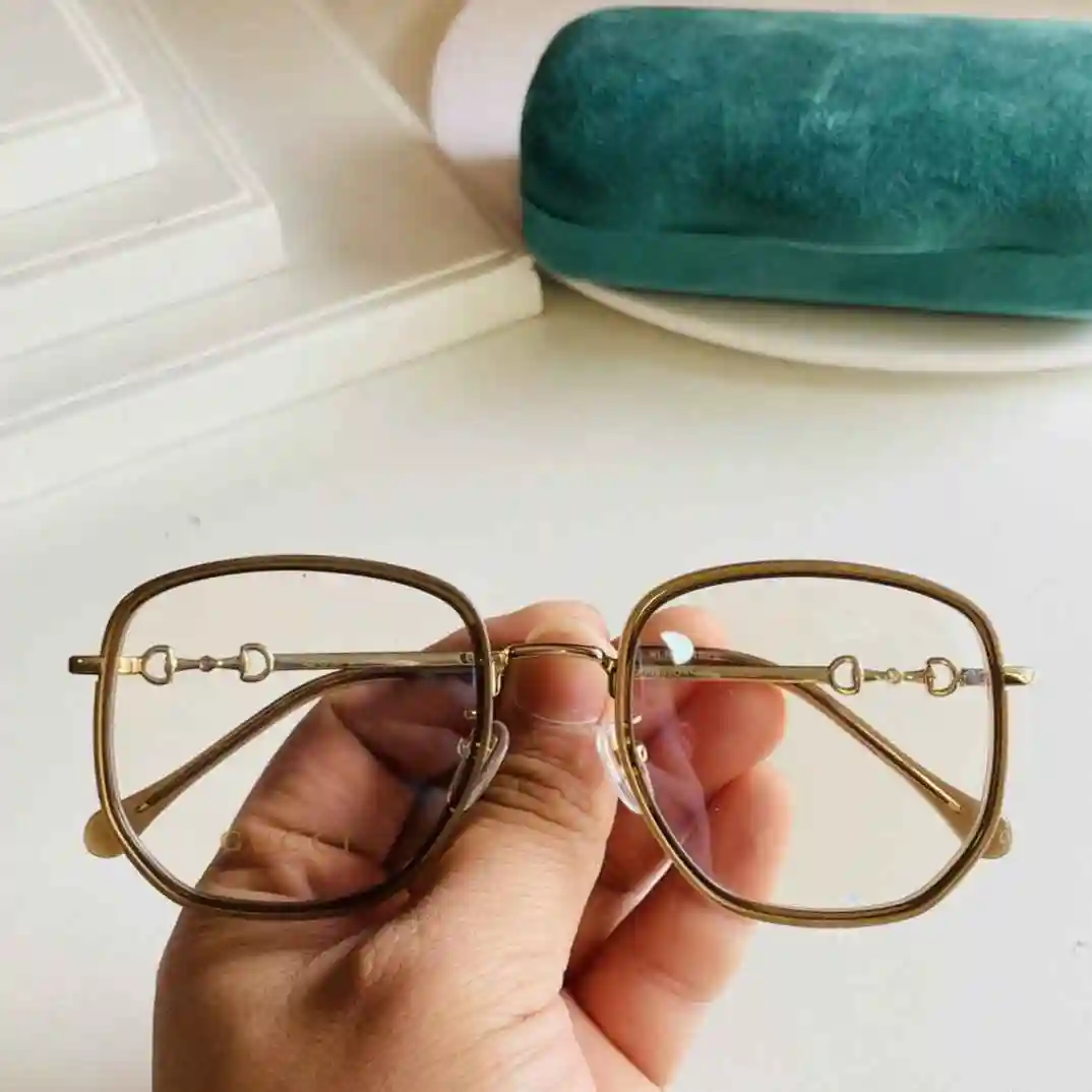 2700GUCCI Nuevas gafas Gucci en los estantes Serie GG21 con hebilla de herradura primavera / verano,