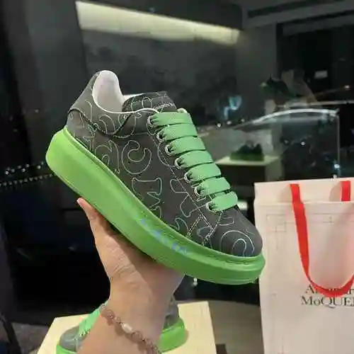 1661320 Nuevas zapatillas versátiles de pareja McQueen 35-44