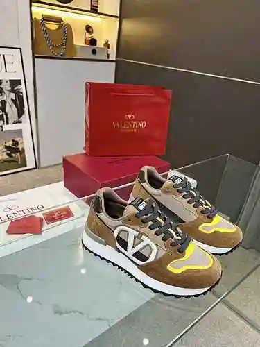 Valentino Pareja Código de estilo: 0618C40 Talla: 35-45