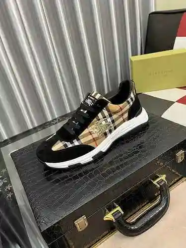 Zapato Burberry Hombre Código: 0506B50 Talla: 38-44