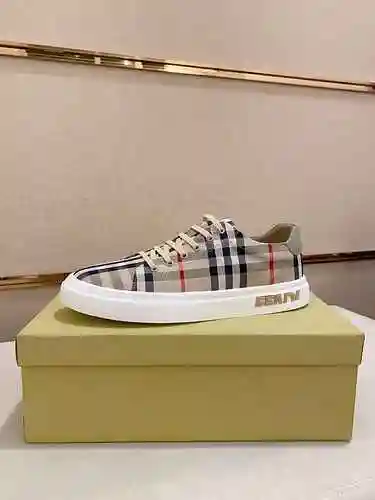 Zapato Burberry Hombre Código: 0525B30 Talla: 38-44