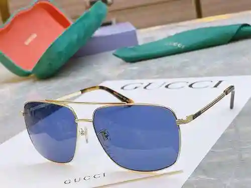El nuevo modelo en el sitio web oficial de gafas 3060 Gucci, originalmente con lentes polarizadas de