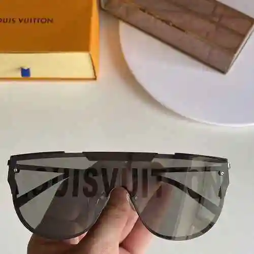 3510LV Gafas Nuevo LOUIS VUITTON Louis Vuitton MODELO: Z1199U Talla: 142 boca 0-145. Parabrisas inte