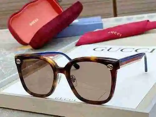 3240 Se recomiendan gafas Gucci por primera vez con el nuevo modelo Little Red Book, que es súper ve