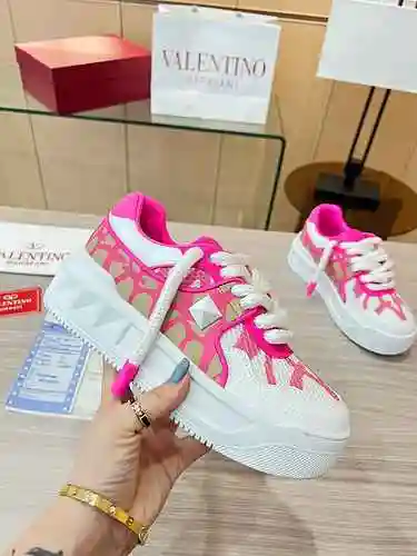 Valentino Pareja Código de estilo: 0516C80 Talla: 35-44