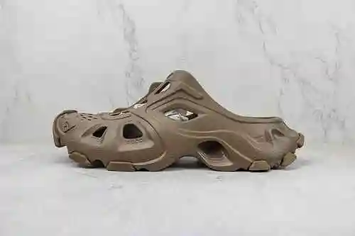 C50 | Apoye el lanzamiento en tienda de la versión OK de las sandalias de Balenciaga, la versión más