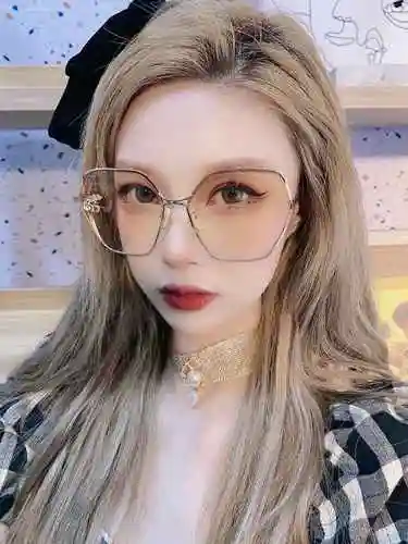 2790 Gafas Gucci GUCC * MODELO: GG0818SA TAMAÑO: 63 piezas 17-140