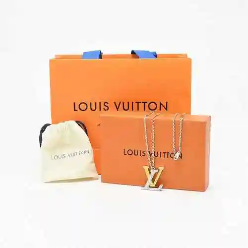Collar con colgante con logotipo LV clásico de 1V</span>