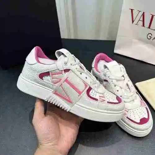 Valentino Pareja Código: 0610D20 Talla: 35-46