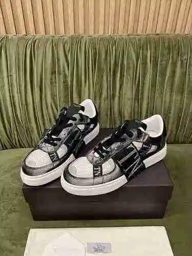 Valentino Pareja Código: 0610D20 Talla: 35-46