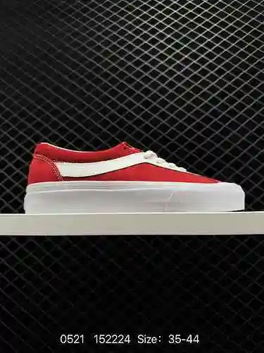 2 pequeños puntos calientes del Libro Rojo ‼️ Kris Wu ha estado usando Vans Bold Ni muchas veces. El