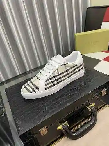 Zapato Burberry Hombre Código: 0608B20 Talla: 38-44