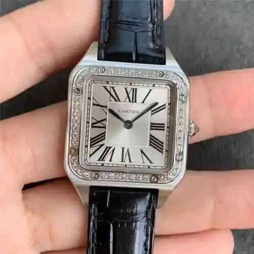 Serie Santos Dumont ropa de hombre: 43,5x31,4 mm de espesor 7,3 mm, ropa de mujer 38x27,5 mm de espe