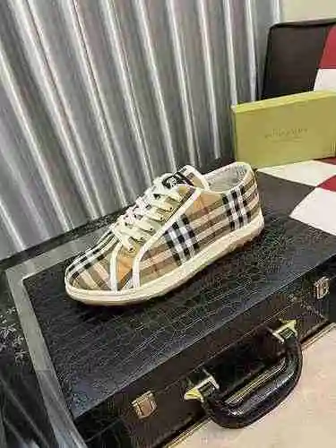 Zapato Burberry Hombre Código: 0616B20 Talla: 38-44