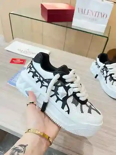 Valentino Pareja Código de estilo: 0516C80 Talla: 35-44