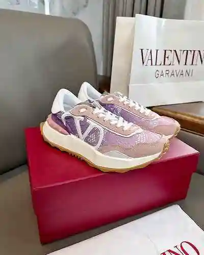 Valentino Pareja Código de estilo: 0610C40 Talla: 35-45