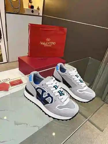 Valentino Pareja Código de estilo: 0618C40 Talla: 35-45