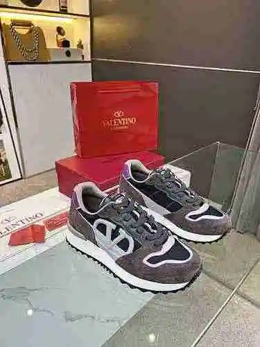 Valentino Pareja Código de estilo: 0618C40 Talla: 35-45