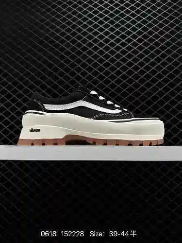 4 La obra maestra de Vans de los zapatos de plataforma con realce instantáneo llegó con la cooperaci