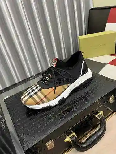 Zapato Burberry Hombre Código: 0506B50 Talla: 38-44