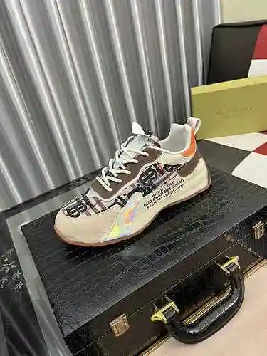 Zapato Burberry Hombre Código: 0528B70 Talla: 38-44