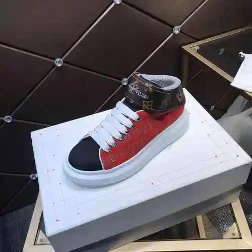 1092340 Nuevas zapatillas versátiles de la pareja McQueen 38-44