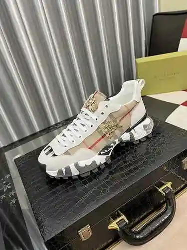 Zapato Burberry Hombre Código: 0506B50 Talla: 38-44