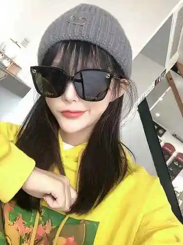 Han llegado 3240 gafas Gucci con nuevos colores añadidos. Los pequeños libros rojos son populares y 