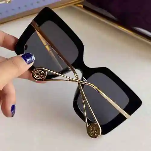 2790 Gafas Gucci GUCCI GG0435S, con patas de metal pintado que irradian una sensación tridimensional
