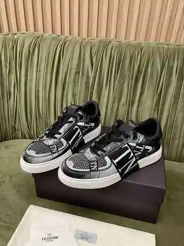 Valentino Pareja Código: 0610D20 Talla: 35-46