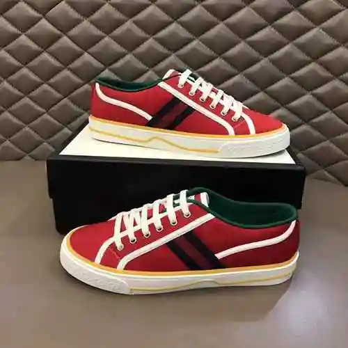 Código de pareja GUCCI: 0621B40 Talla: Mujer 35/39 Hombre 38/44