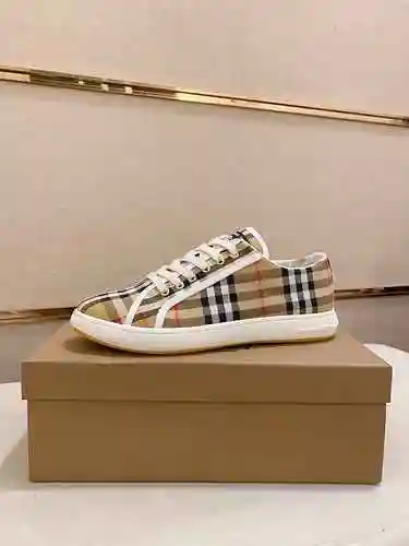 Zapato Burberry Hombre Código: 0525B20 Talla: 38-44