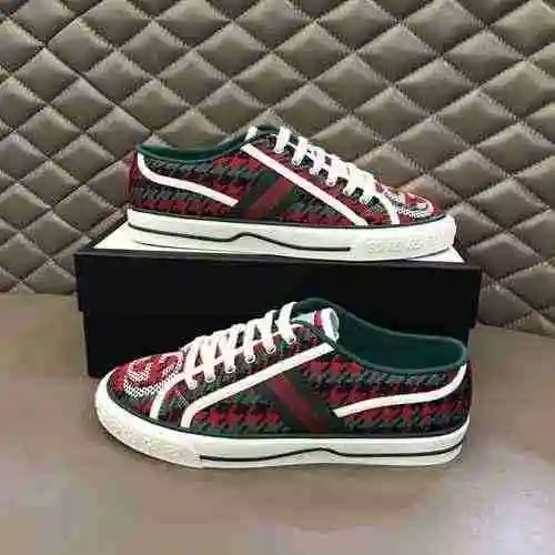 Código de pareja GUCCI: 0621B40 Talla: Mujer 35/39 Hombre 38/44
