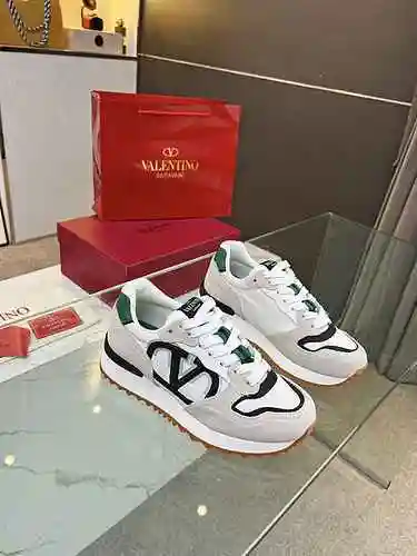 Valentino Pareja Código de estilo: 0618C40 Talla: 35-45