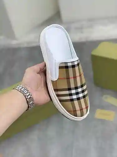 Zapato Burberry Hombre Código: 0618B20 Talla: 38-44