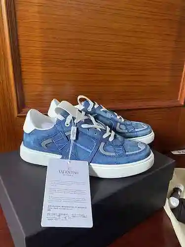 Valentino Pareja Código: 0610D20 Talla: 35-46
