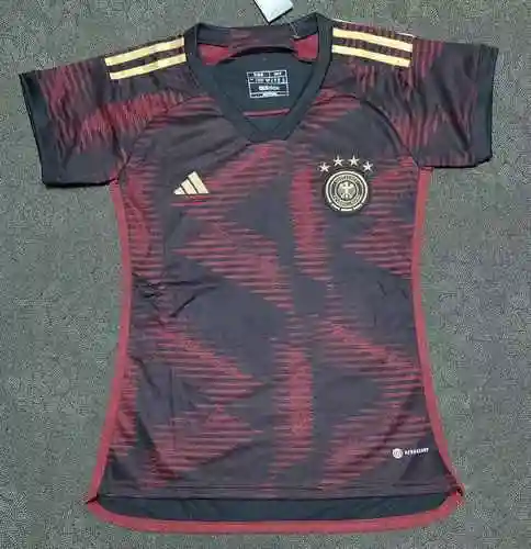 ropa de mujer alemana