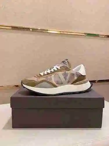 Código de estilo de pareja Valentino: 0625C20 Talla: Mujer 36-40. Hombres 39-44. (Tallas de hombre p