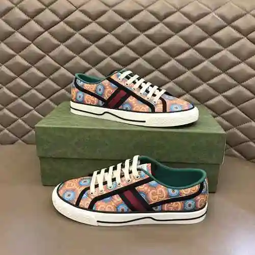 Código de pareja GUCCI: 0621B40 Talla: Mujer 35/39 Hombre 38/44