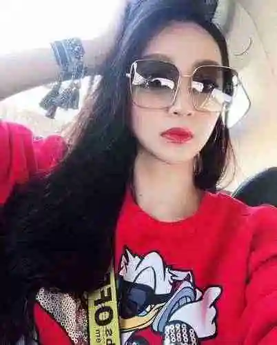 P2520 Gucci modelo GG0443S, el modelo más popular y llamativo, Ni Ni GUCCI, es también la decoración
