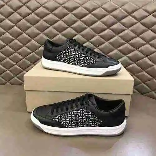 Zapato Burberry Hombre Código: 0426B60 Talla: 38-44