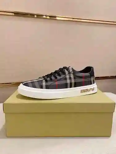 Zapato Burberry Hombre Código: 0525B30 Talla: 38-44
