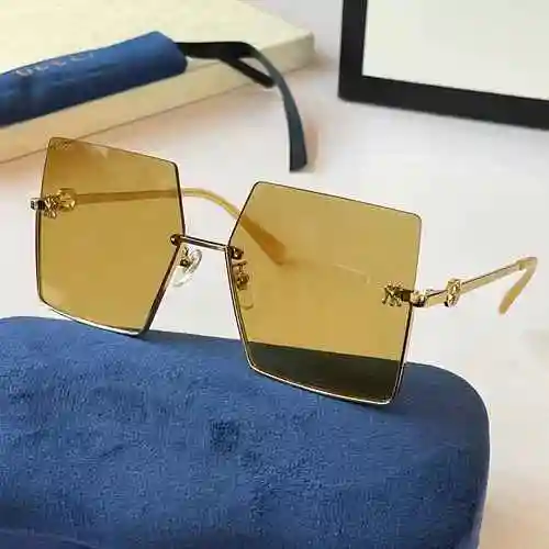 3240 Gafas Gucci Star recomienda GG2021 Gucc*. Montura grande con las mismas gafas de sol. Talla: 60