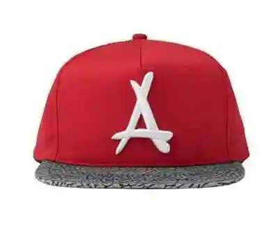 Tha aluminio dorado& quot; A& quot; gorra