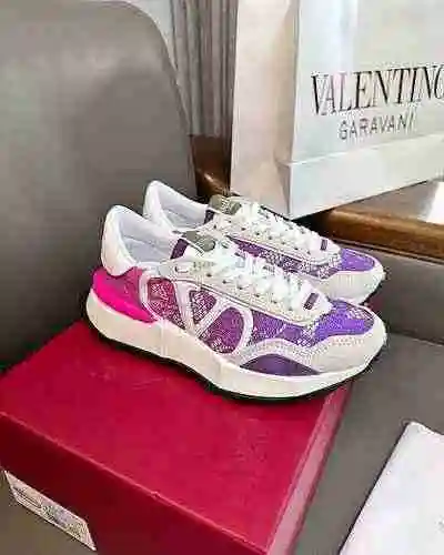 Valentino Pareja Código de estilo: 0610C40 Talla: 35-45