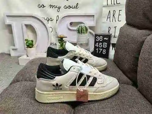 178DAdidas Forum 84 Zapatillas informales de moda, versátiles y de corte bajo. Basado en la aparienc