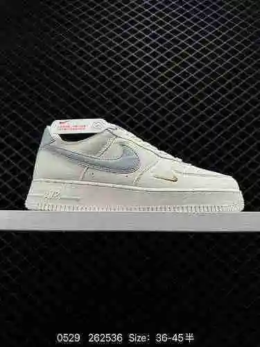 8 Zapatilla casual Nike Air Force '7 Air Force One de caña baja. El rendimiento de amortiguación sua