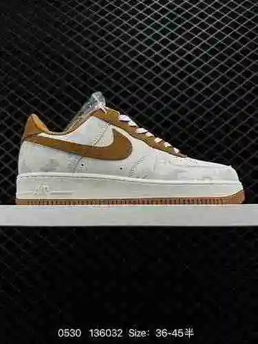 6 Zapatilla casual Nike Air Force '7 Air Force One de caña baja. El rendimiento de amortiguación sua